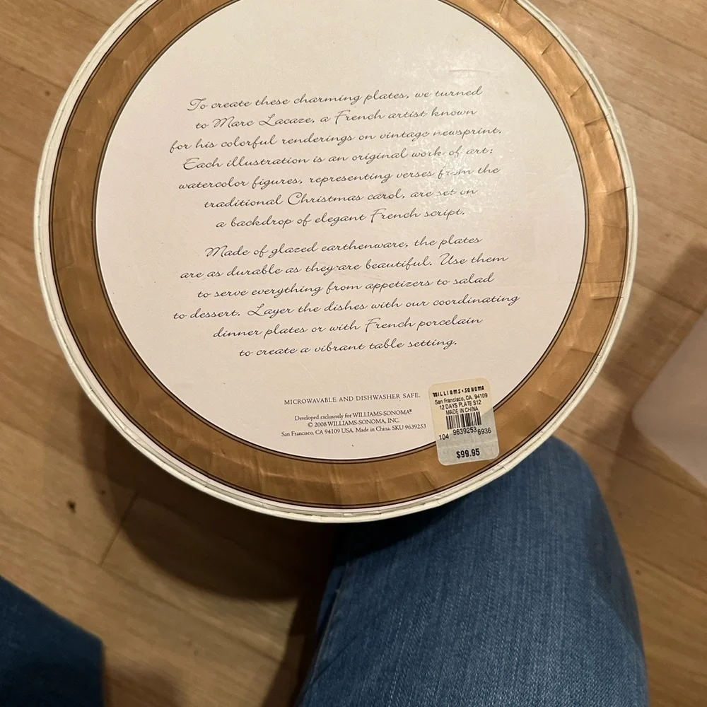 Williams Sonoma Gold and White Plate